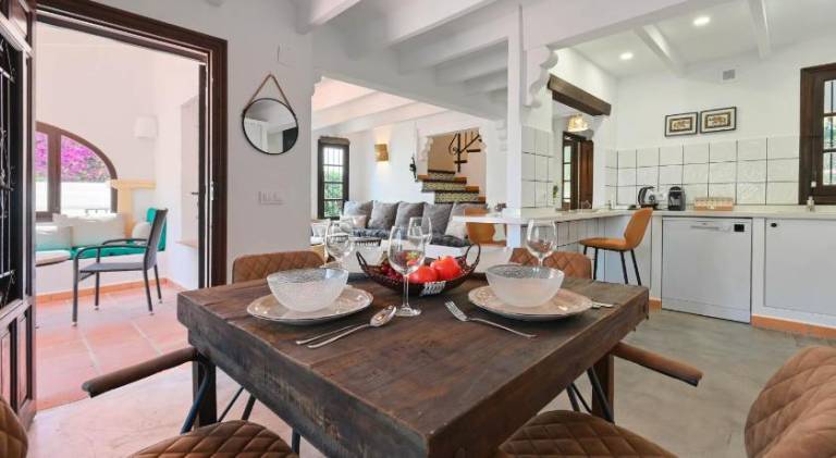 House with pool in Mora