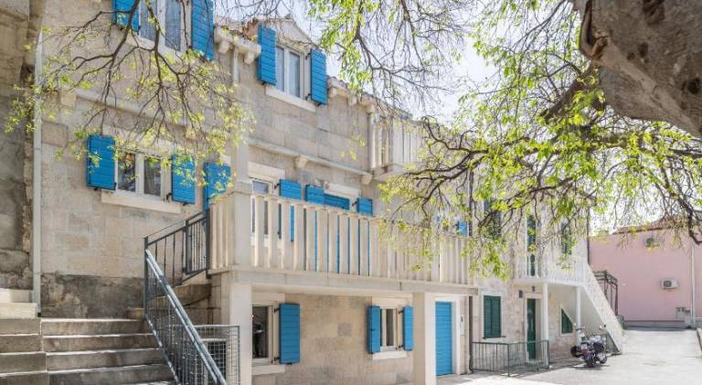 Villa with 3 rooms for 6 persons in Brela