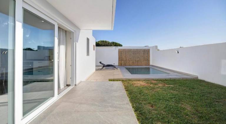 Fully equipped beautiful vacation home with terrace, yard & private pool | Pets are welcome — photo 5