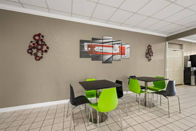 Americas Best Value Inn Wilson — photo 3