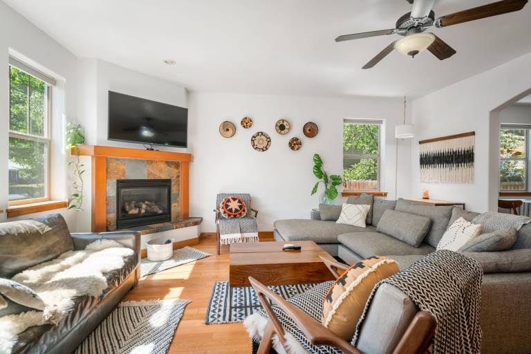 Downtown Location, Pet Friendly, Central A/C! — photo 4
