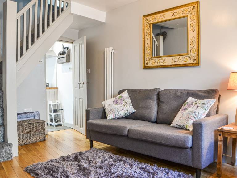 Family-friendly lovely cottage with garden | River view | Pets are welcome — photo 2