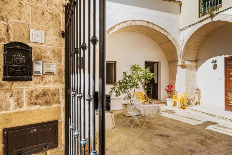Apartment 'Dimora Egilò - Solarium' with Shared Terrace, Wi-Fi and Air Conditioning in Nardò