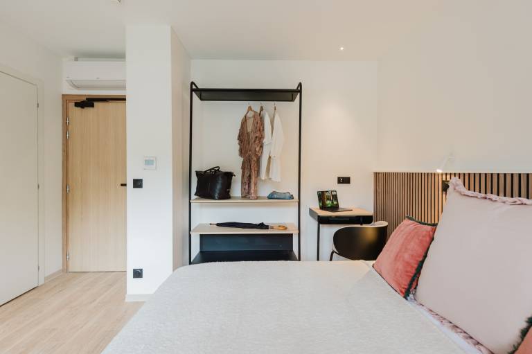 Aparthotel with patio & yard — photo 4