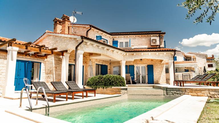 Charming villa with sauna, garden & patio | Pet-friendly in Tar-Vabriga