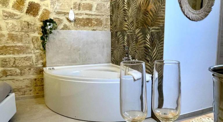 House with hot tub | Pets are welcome — photo 3