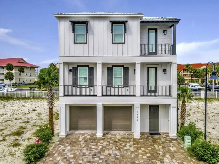 Fully equipped beautiful vacation home with grill, pool & hot tub | Close to the beach | Pets are welcome — photo 2