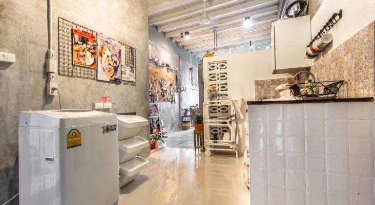 Nice vacation home with yard & patio | Near Khaosan Road | Dogs allowed — photo 5