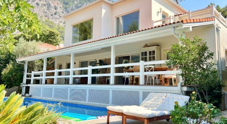 Villa with garden, hot tub & private pool | Perfect for remote work — photo 5