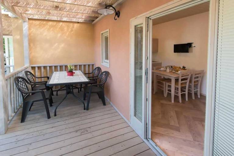 Camping suite with pool, terrace & garden — photo 4