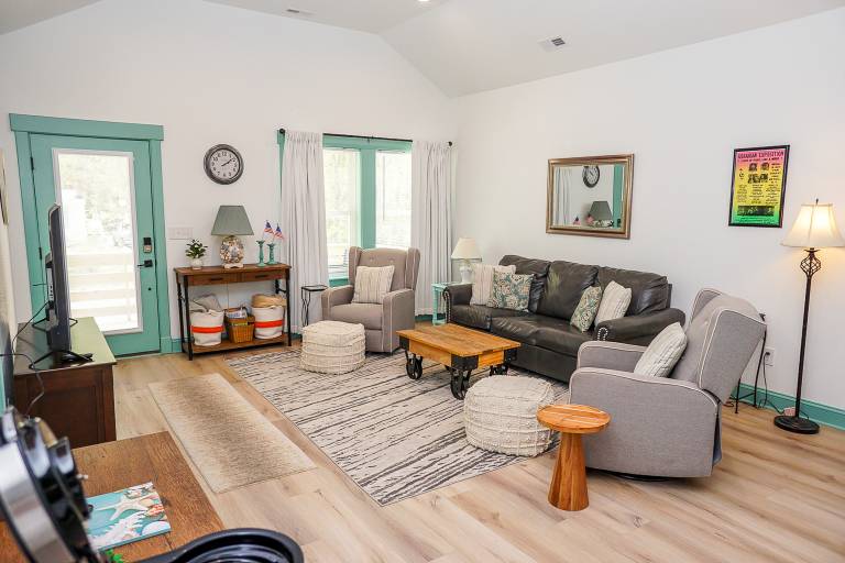 1 Mi to Dtwn Manteo: Dog-Friendly Home w/ Deck — photo 4