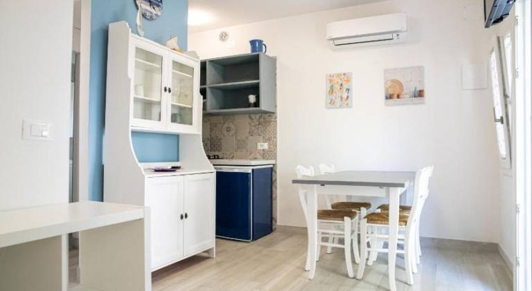 Apartment with pool, terrace & yard — photo 4
