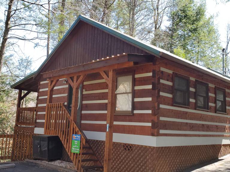 Child-friendly beautiful house with fast internet, BBQ & hot tub | City view | Pet-friendly in Gatlinburg, TN
