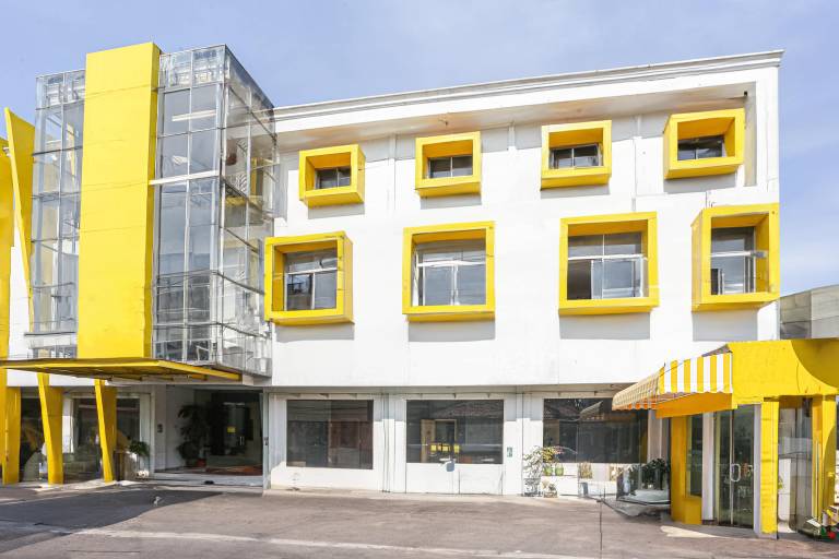 Capital O Hotel Bimo Slipi