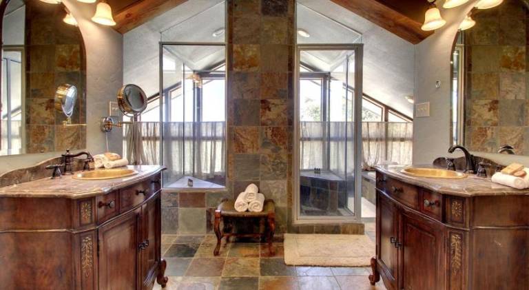 House with jacuzzi — photo 3