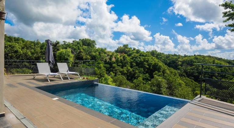 Rental apartment with private pool, jacuzzi & patio — photo 5
