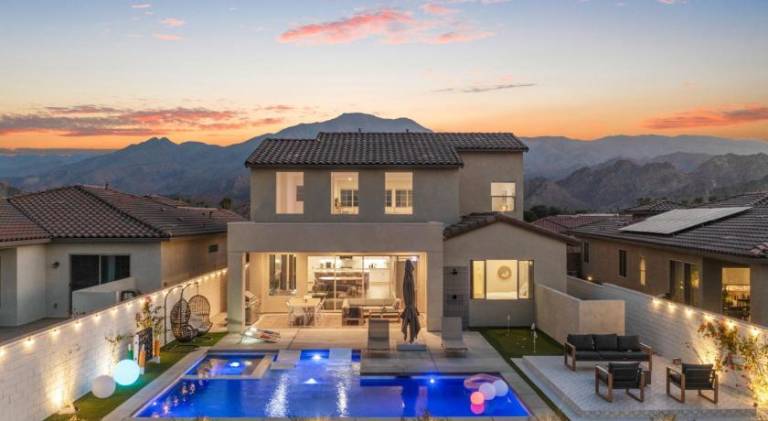 Fully equipped big house with hot tub, yard & grill | Pet-friendly in Riverside, CA