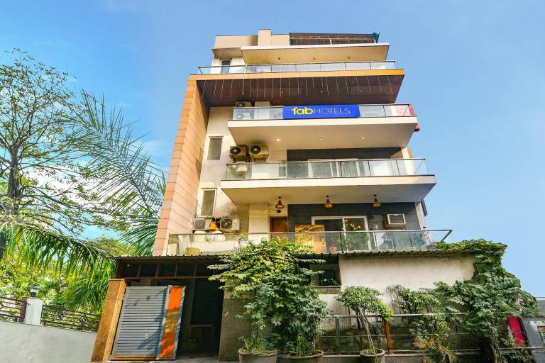 FabHotel Silver Oak BnB Nr Yashobhoomi Convention Centre