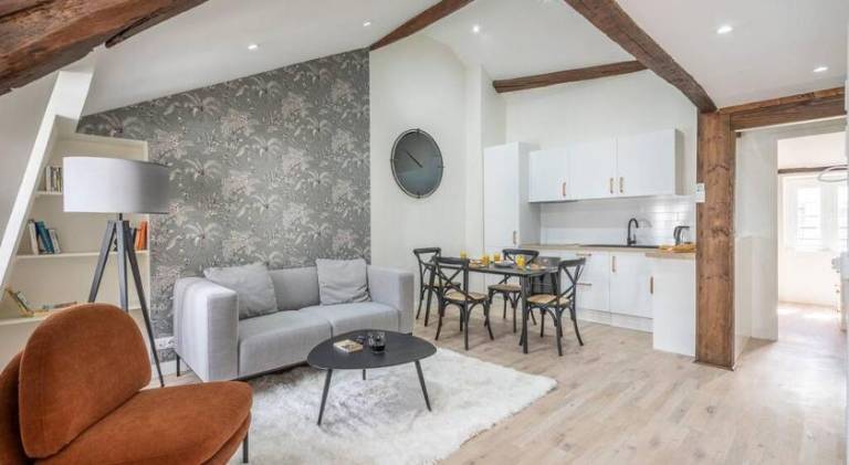 5Two BedroomsChamps ElyseesArc de TriompheAC in Clichy