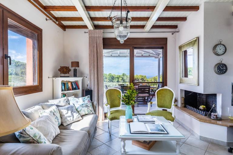 Villa with terrace, private pool & barbeque | Perfect for remote work — photo 2