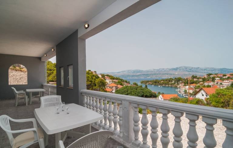 One bedroom apartment with terrace and sea view Splitska, Brač (A-21974-b) in Supetar