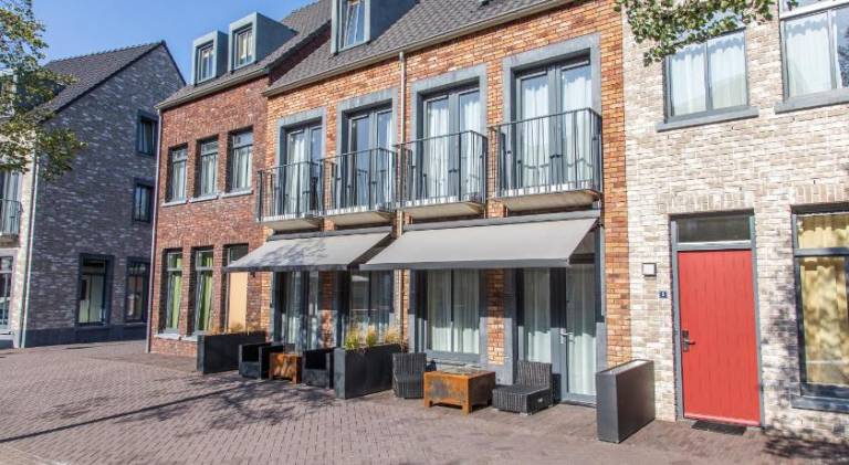 Holiday apartment with pool, yard & patio in Maastricht