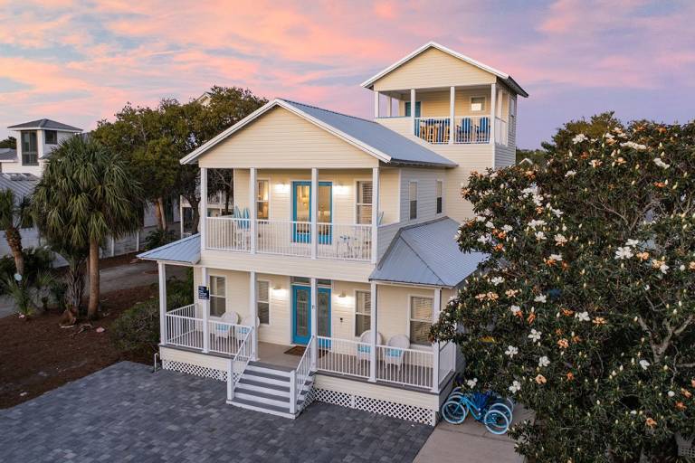 Flirty Flamingo- Pet-Friendly Vacation Home Near Beach with Private Pool Area — photo 3