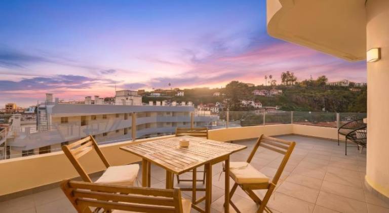 Holiday apartment with terrace | Close to Cathedral of Funchal | Dogs allowed in Funchal