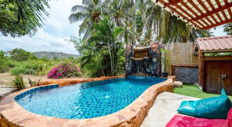 Villa with patio, private pool & grill | Good for workation | Pet-friendly — photo 3