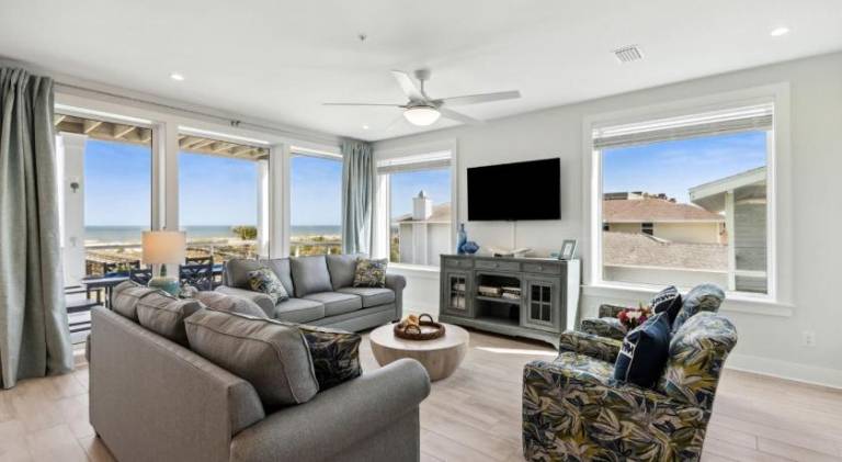 Ocean Lookout 2 - Heated Pool, Beachfront Deck, Stunning Ocean Views — photo 2