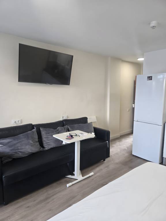 Fully equipped apartment with patio, yard & pool | Lake view | Suitable for remote work | Pet-friendly — photo 3
