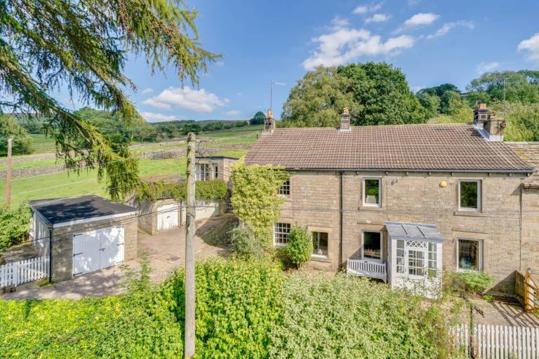 Fully equipped cottage with yard | Pets are welcome in Harrogate