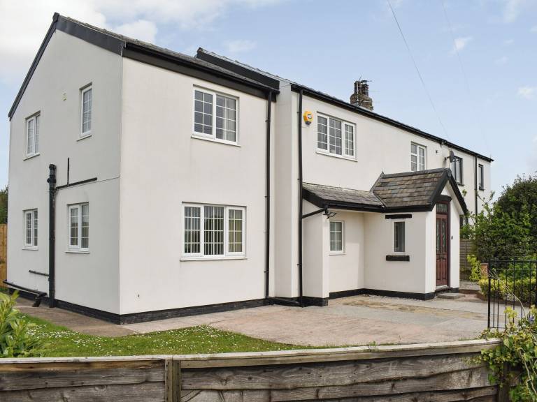 Cottage  Warton