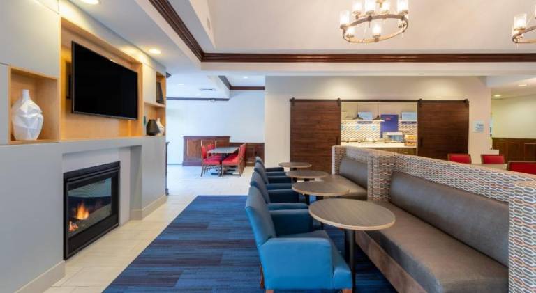 Holiday Inn Express State College at Williamsburg Square By IHG — photo 3