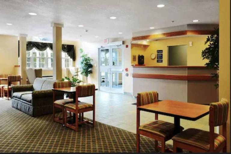 Parry Sound Inn & Suites — photo 3