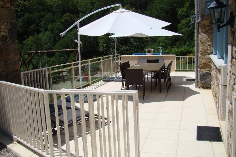 Child-friendly big gite with garden, private pool & jacuzzi | Garden view | Pet-friendly — photo 4