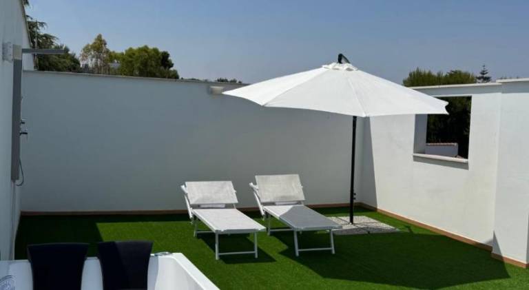 Serviced apartment with garden, patio & jacuzzi — photo 2