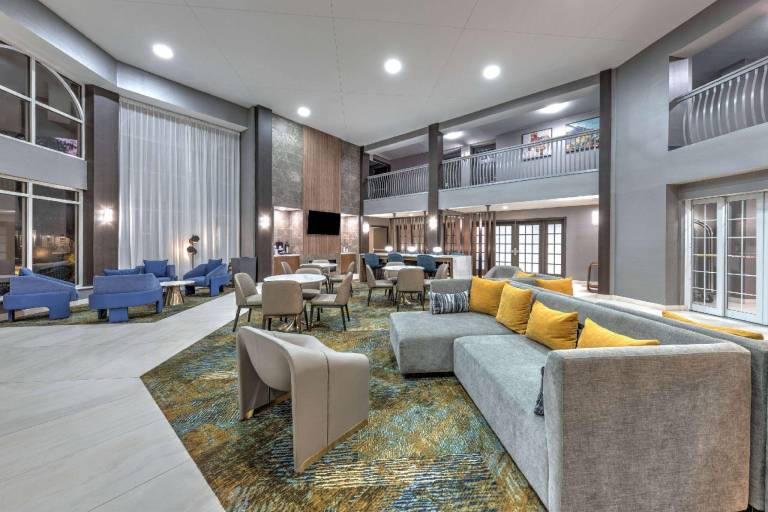 La Quinta Inn & Suites by Wyndham Dallas DFW Airport North — photo 2