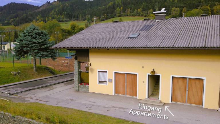 Rental apartment with yard & barbeque — photo 4