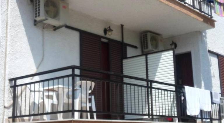 Holiday apartment with patio & garden — photo 5