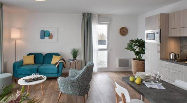 Pleasant serviced apartment with pool, patio & yard | Pet-friendly — photo 2