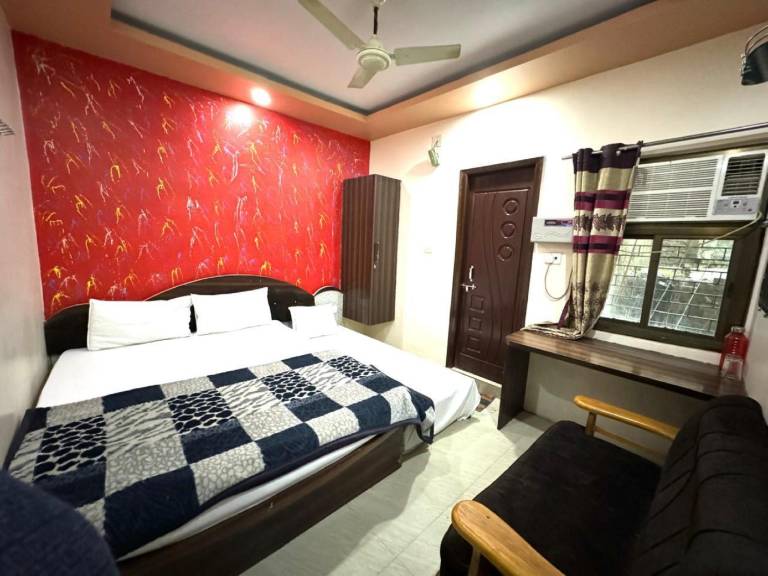 Goroomgo H. M International Nai Sarak Walkable from Gadowalia Varanasi — photo 2