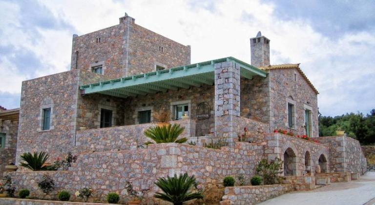 Fully equipped charming house with terrace, barbecue & garden | Pet-friendly in East Mani