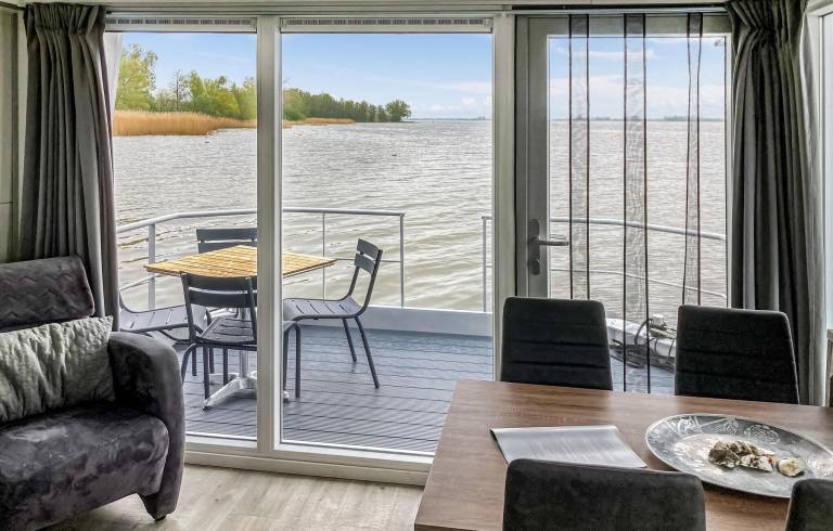 Huisboot  Biddinghuizen