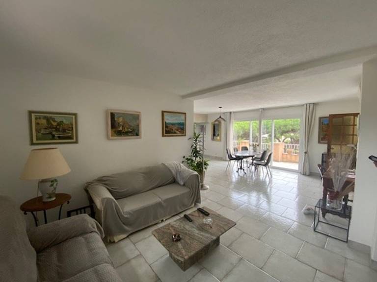 Sainte-Maxime: Villa T4 avec Piscine, Terrasse, et 3 Suites Climatisées près de la Mer — photo 5