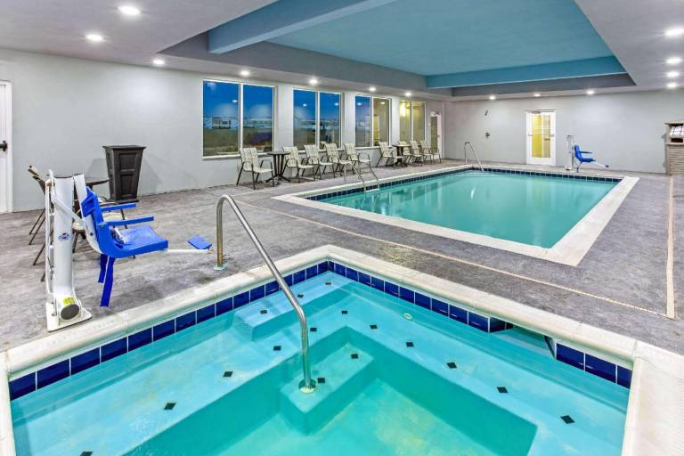 La Quinta Inn & Suites by Wyndham Paducah — photo 4