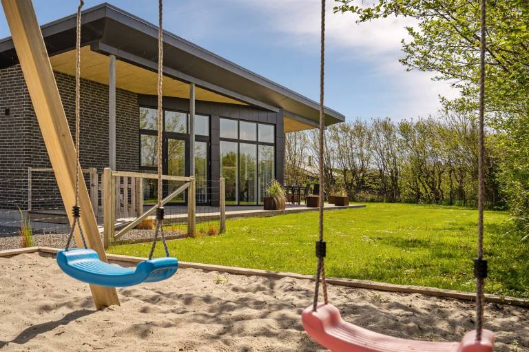 Family-friendly vacation home with sauna & patio | Dogs allowed — photo 2