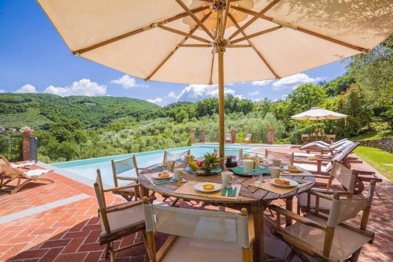 Family-oriented villa with yard, patio & private pool | Mountain view | Perfect for remote work | Dogs allowed in Serravalle Pistoiese