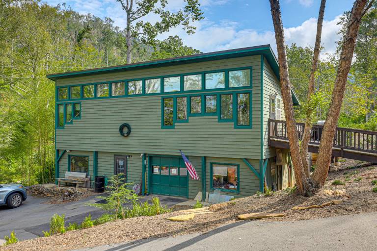 Blue Ridge Retreat w/ Deck: Hike, Sip & Explore! — photo 3