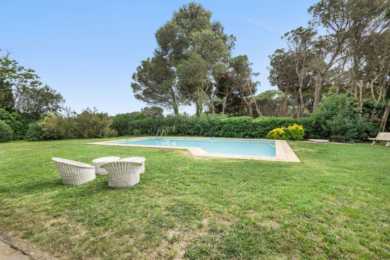 Villa with Pool Next to the Golf Course — photo 2